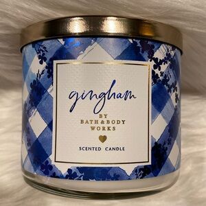 💙🤍 ”GINGHAM” by BBW, 14.5 oz/411 g, signature
3-Wick Scented Candle, NWT on base